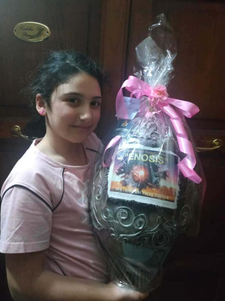 vincitrice uovo pasqua artigianale 3kg bambina enosis 2023 etrazione biglietto